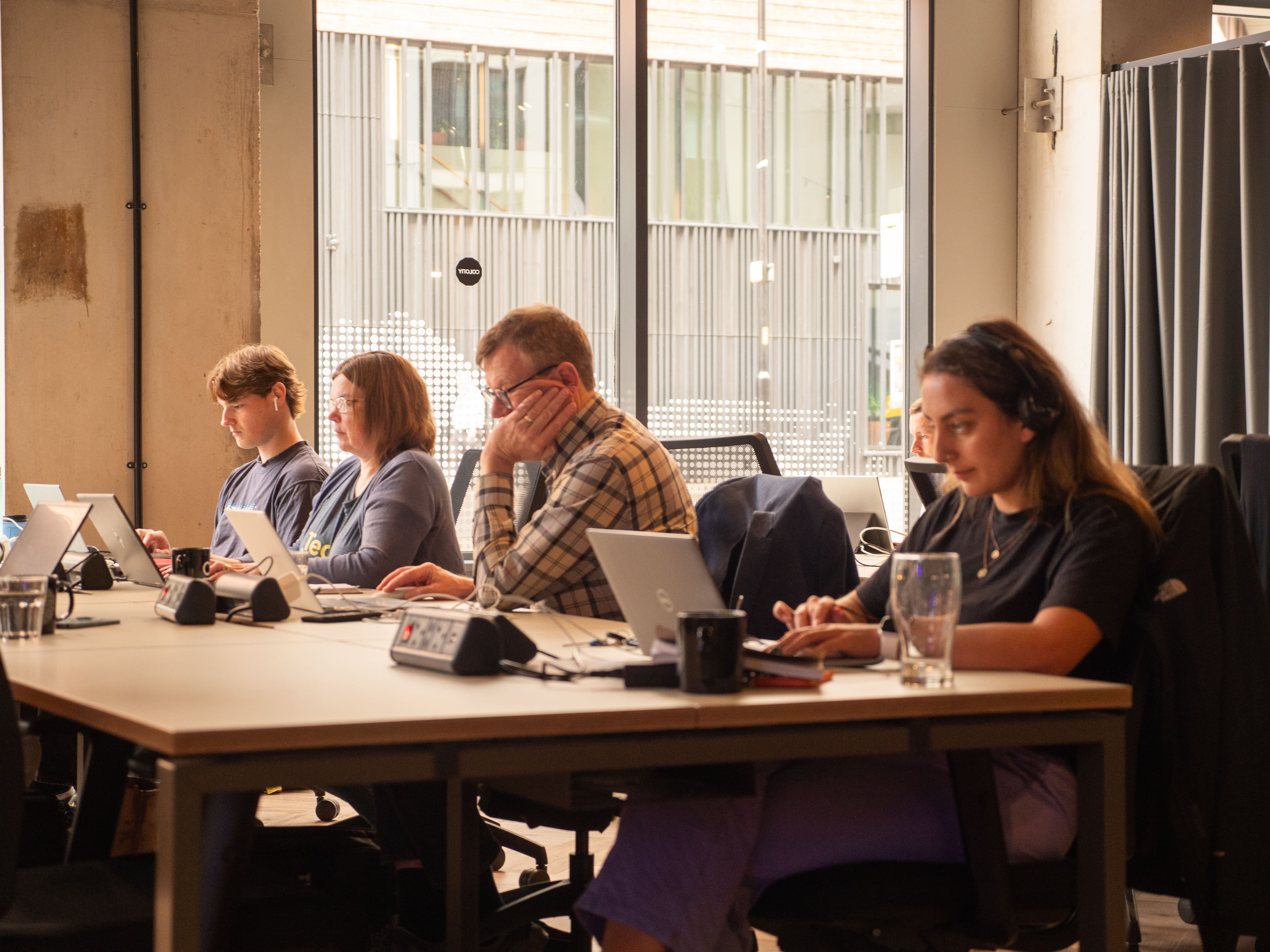 Colony Co-Working – Floating Desk