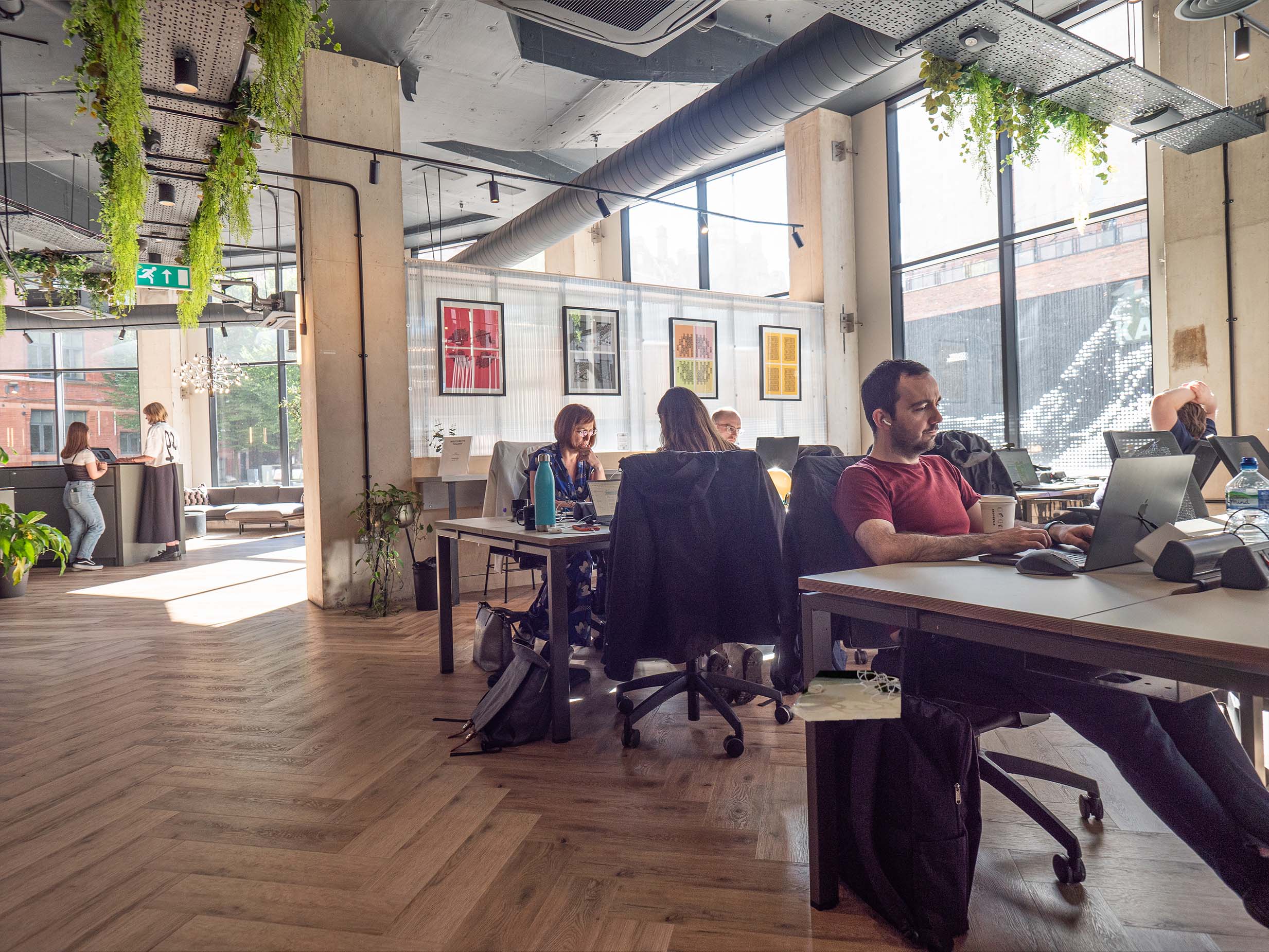 Colony Co-Working – Floating Desk